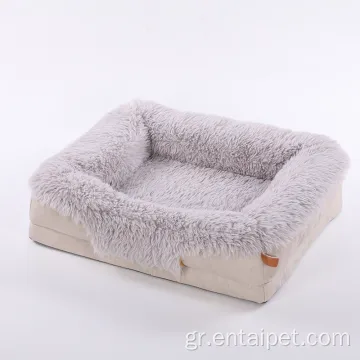 Ζεστό χειμερινό σκυλί με τετράγωνο χνούδι